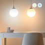 Zwei WiZ LED-Lampen E27, matt, in Glühlampenform, mit warmweißem und kaltweißem Licht.
