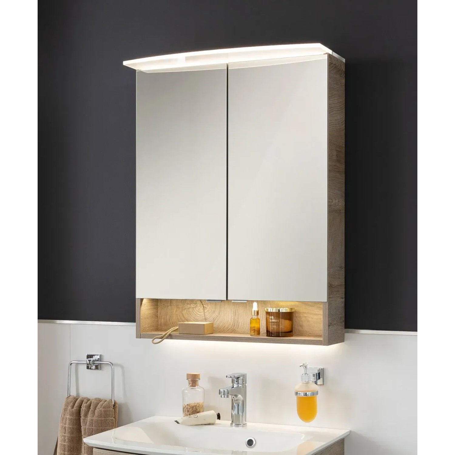 Fackelmann Spiegelschrank B.Style Eiche Natur, 60 cm, mit Beleuchtung und Softclose-Türen.