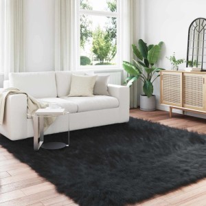 Schwarzer vidaXL Kunstschaffell Teppich (200x200 cm) im Wohnzimmer.