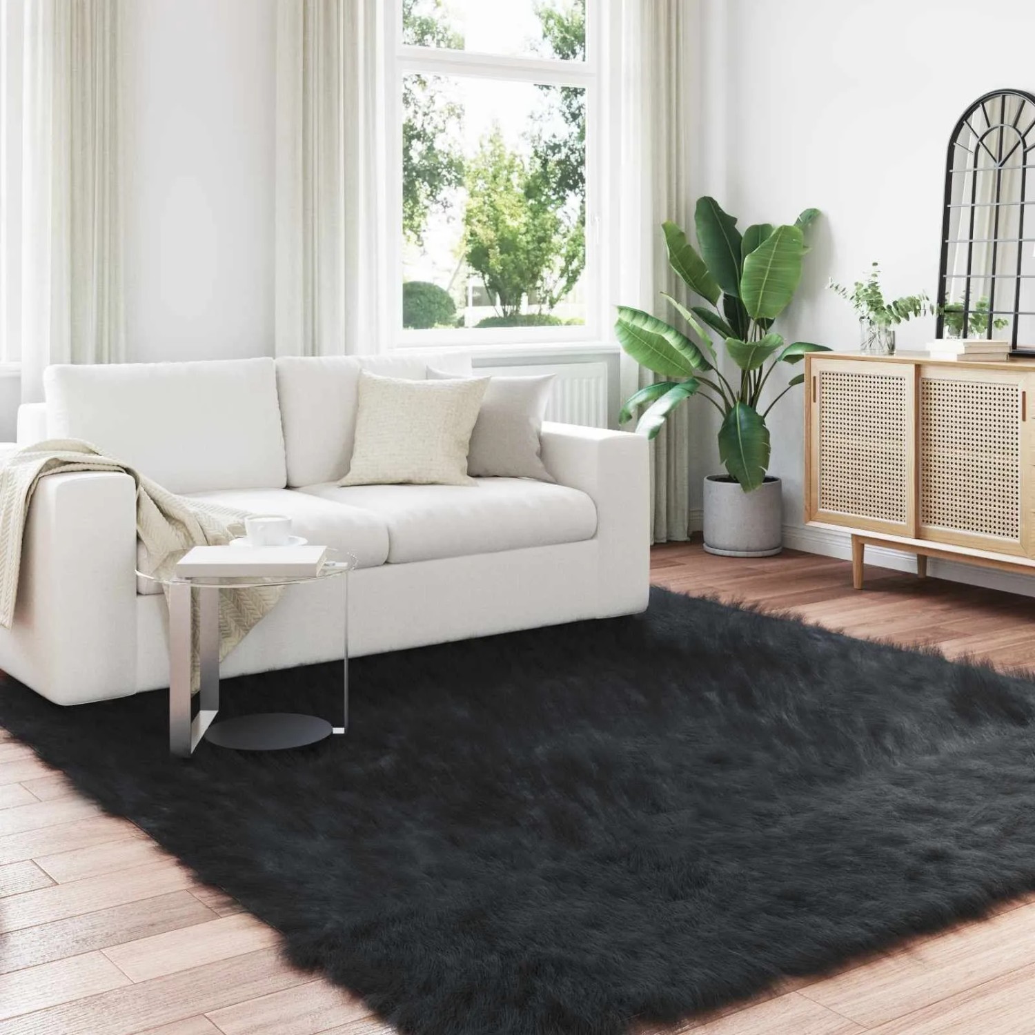 Schwarzer vidaXL Kunstschaffell Teppich (200x200 cm) im Wohnzimmer.
