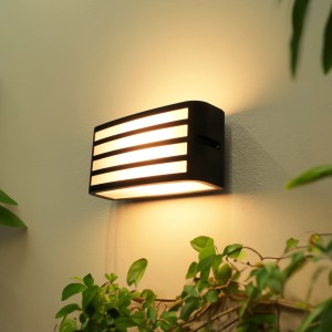 Moderne Eco-Light Aussenwandleuchte Leipzig, anthrazitfarben mit Streifen, 22 cm.