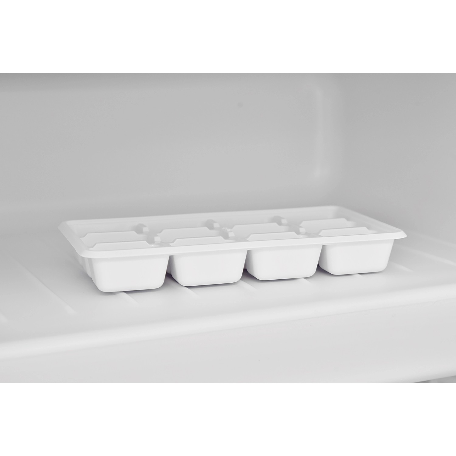 Eiswürfelbehälter im Telefunken Kühlschrank CF-32-152-S