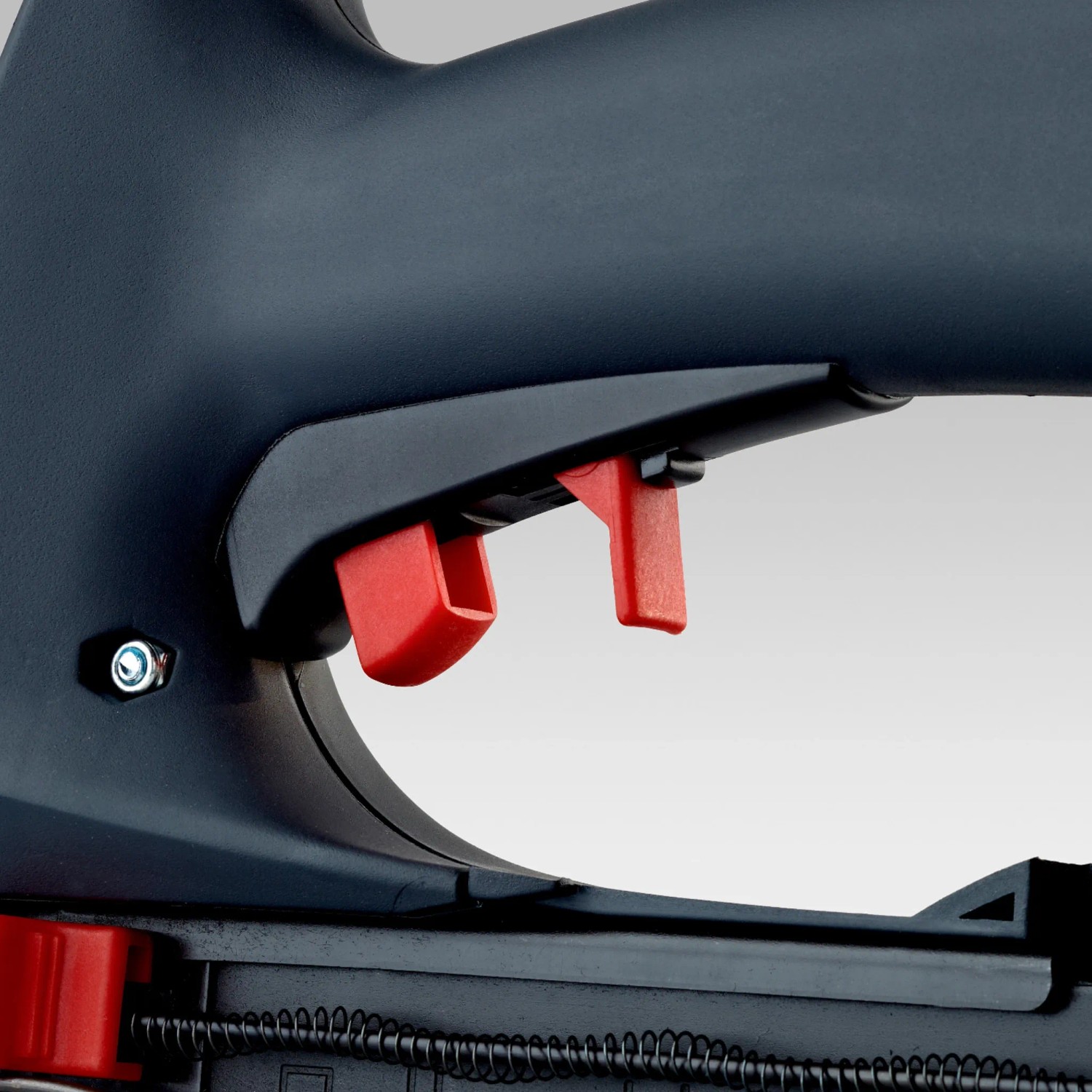 Detailaufnahme des Novus Tools Elektrotackers J-165 Panel mit roter Auslösesicherung.