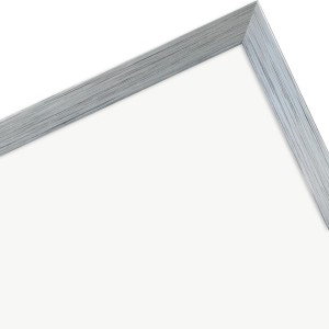 Detailansicht: Silberner WANDStyle Galerierahmen für 4 Fotos (13x13 cm), 40x40 cm.