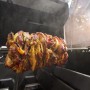 Gegrilltes Fleisch mit Gemüse am Spieß im Weber Gasgrill E-410 Spirit 2025.