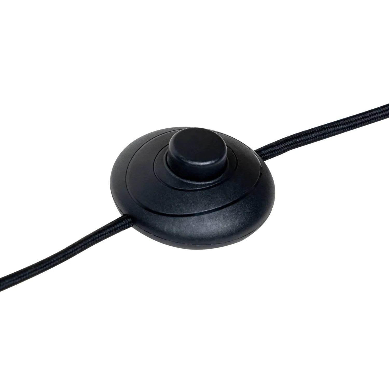 Detailaufnahme: Fußschalter der schwarzen Lucande Design-Stehlampe Linnard.