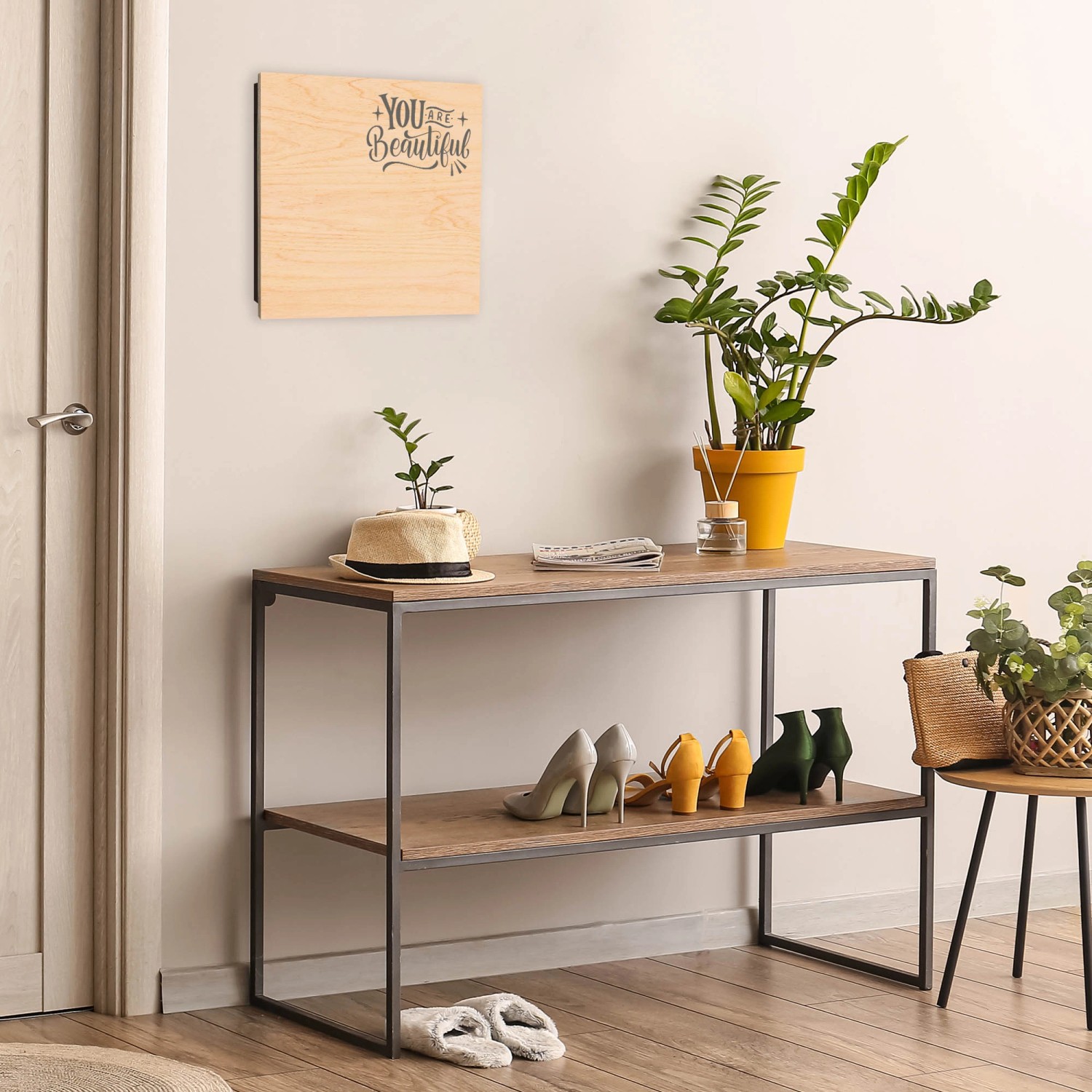 Banjado Schlüsselkasten Holz Schwarz mit inspirierendem Motiv und 50 Haken zur Schlüsselaufbewahrung.