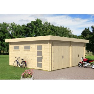 Alpholz Doppelgarage D-70 ISO Fichte Natur, 645x580cm, mit Holztüren, Fenster und Fahrrädern.