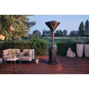 Schwarze Enders Wetterschutzhülle für Terrassenheizer Elegance/Event auf einer Terrasse.