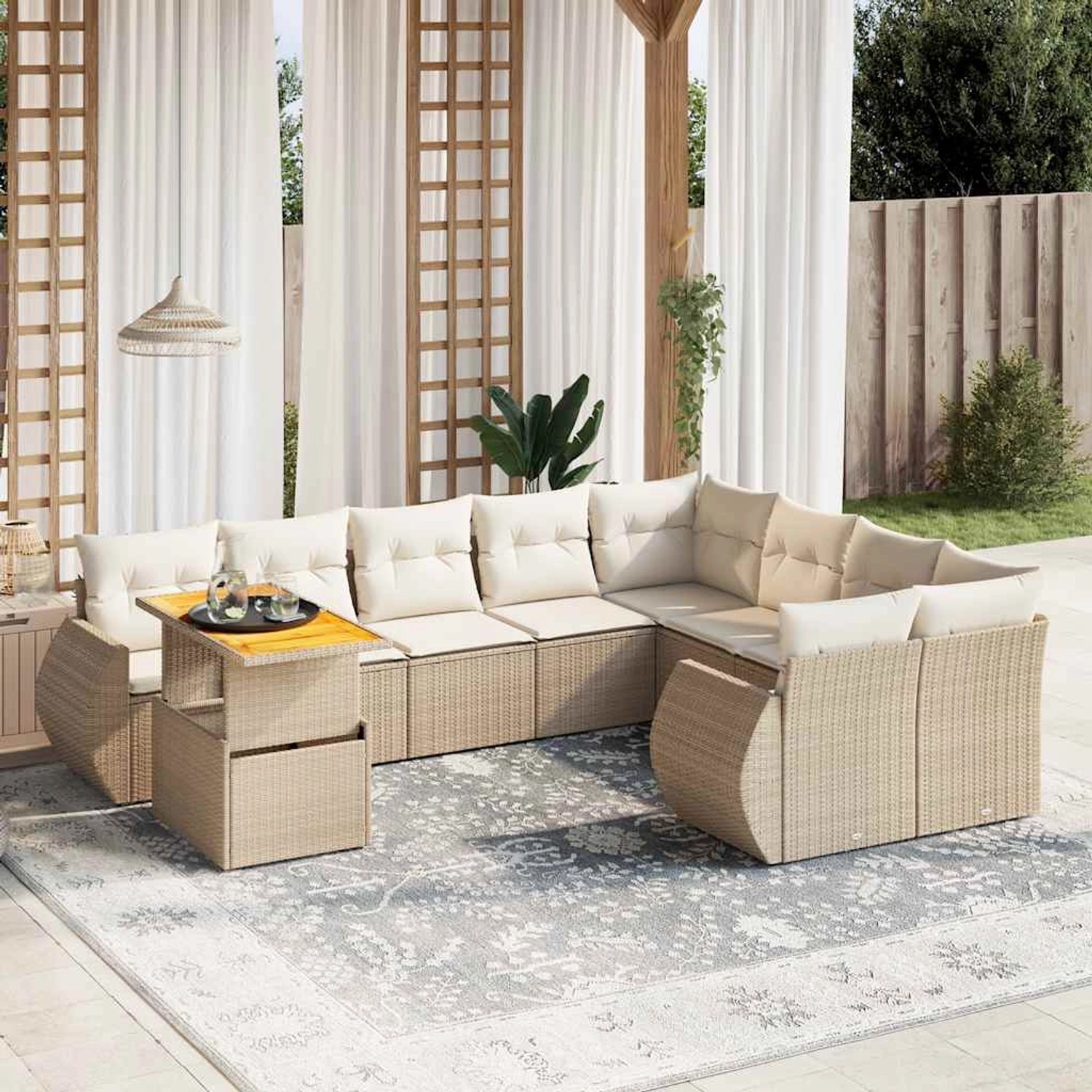 Beige 10-tlg. Garten-Sofagarnitur aus Rattan mit Tisch und Kissen.