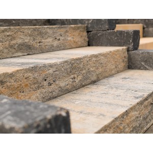 Diephaus Blockstufe Maximo Muschelkalk, nuancierte Stufen für Hauseingang und Garten.