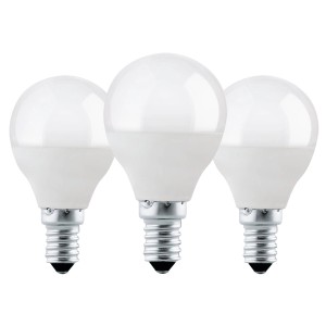 Drei E14 LED Leuchtmittel in Glühlampenform, 4,9 W, warmweißes Licht.