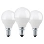 Drei E14 LED Leuchtmittel in Glühlampenform, 4,9 W, warmweißes Licht.