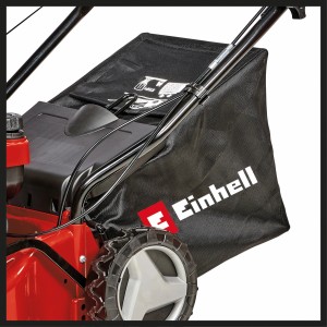Detailaufnahme: Einhell GC-PM 40/2 S Benzin-Rasenmäher mit Fangkorb und Rad.
