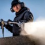 Anwender mit Kärcher eco!Booster Strahlrohr für Hochdruckreiniger im Einsatz.