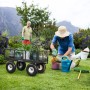 Sekey Garten Plattformwagen mit Pflanzen beladen, Frau gärtnert, Mann im Hintergrund.