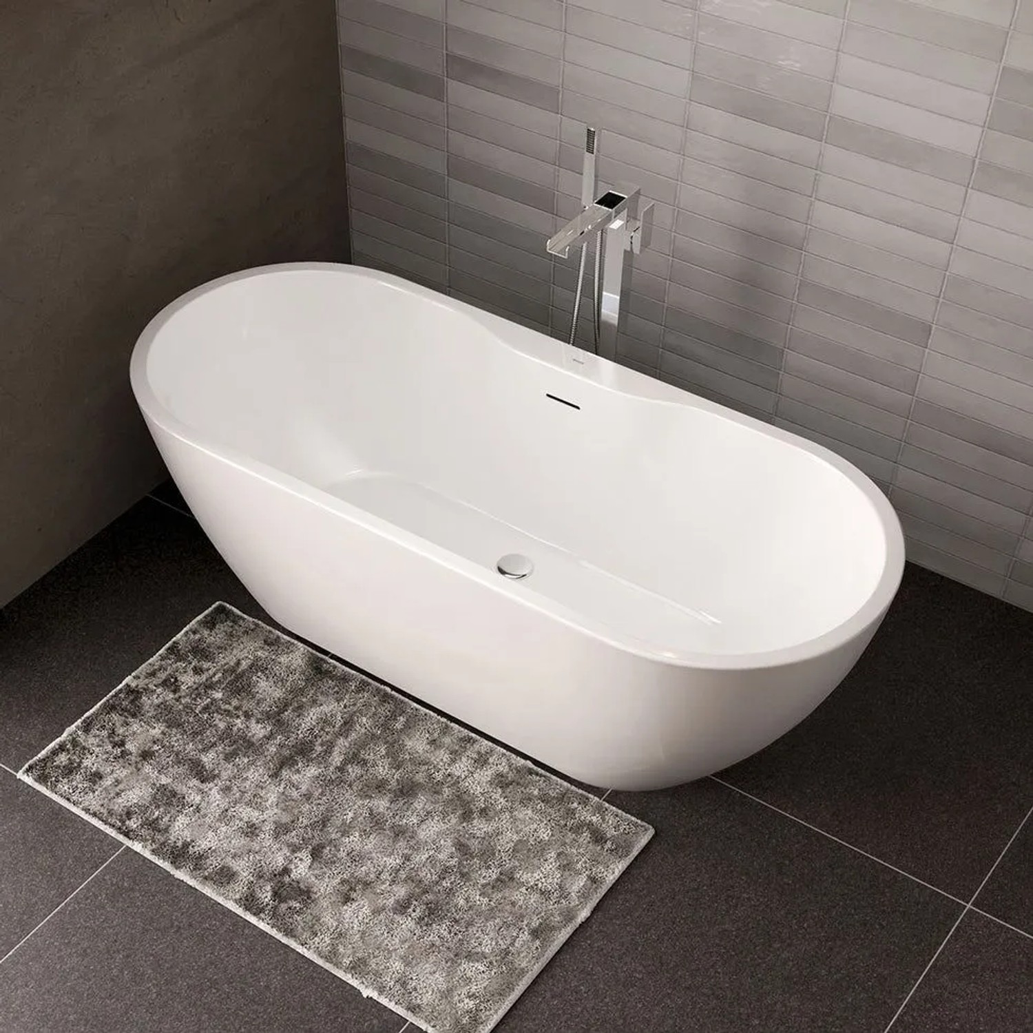 Freistehende, ovale Badewanne ROMA PLUS 2.0 in Weiß Glänzend (165x75cm) mit mittigem Ablauf.