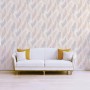 Wohnraum mit Tadessi Tapete Dschungel Ginevra in Beige, Creme und Natur Tönen.