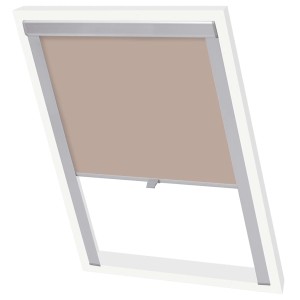 Beige Verdunkelungsrollo SK08 für Velux Fenster, teilweise geöffnet.