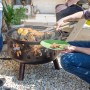 Buschbeck Feuerkorb Wildfire mit Grillrost im Einsatz: Grillen im Garten mit dem Feuerkorb.