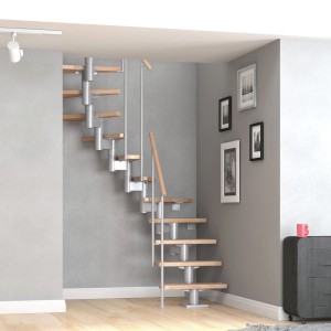 Dolle Mittelholmtreppe Dublin, Buche perlgrau, mit Geländer. Raumspartreppe für den Innenbereich.