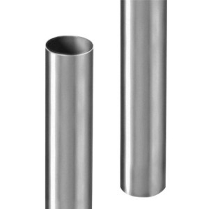 Zambelli Fallrohr aus Zink, silber, 2m, DN 100. Zwei glänzende Metallrohre für Dachentwässerung.