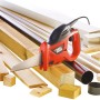 Black+Decker Elektro-Handsäge KS880EC (400 W) mit Holzsägeblatt und verschiedenen Werkstücken.