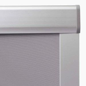 Detailaufnahme: Graues Verdunkelungsrollo vidaXL F06 für Velux Fenster.