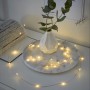 Konstsmide Micro LED Lichterkette mit 20 warmweißen LEDs auf kupferfarbenem Draht für den Innenbereich.