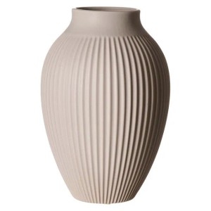 Beige Ritzenhoff & Breker Alsta Vase, 27,5 cm hoch, mit bauchigem Rillenrelief und seidenmattem Finish.