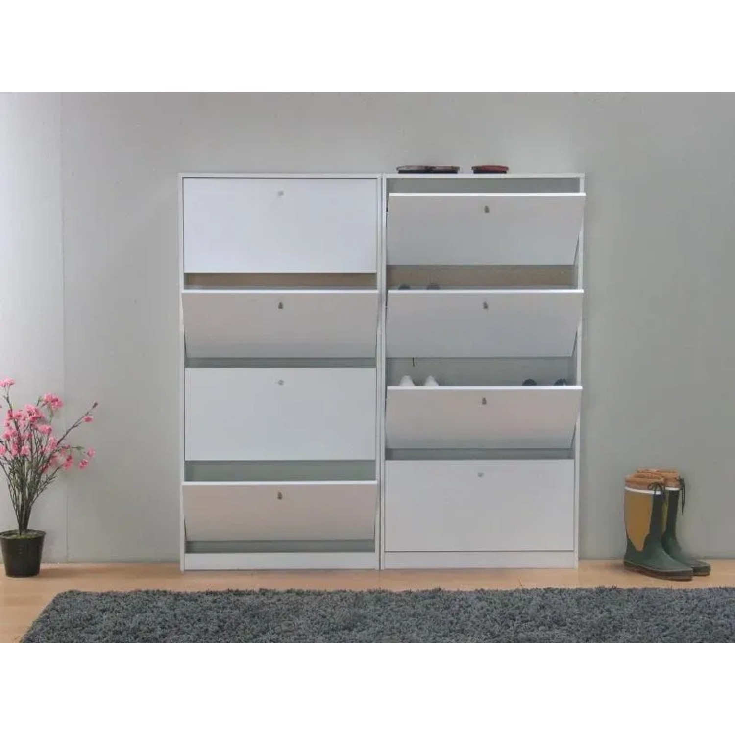 ebuy24 Schuhschrank Escape mit 8 Klappen, weiß, teilgeöffnet. Schuhkommode für Flur oder Hauswirtschaftsraum.
