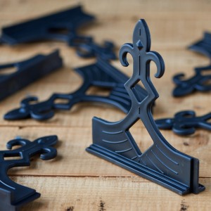 Halls Dachfirstverzierung für Blockley 814, schwarze Zierelemente für Gewächshaus, Detailaufnahme.