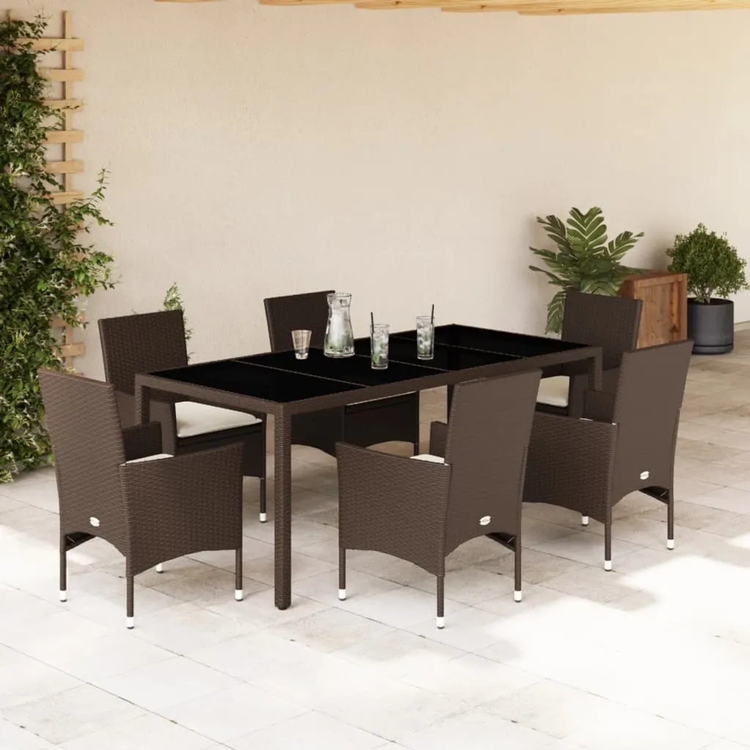 7-tlg. Garten Essgruppe aus braunem Rattan mit Glasplatte und Kissen.
