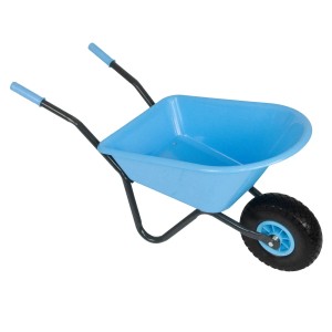 Helleblaue TRUTZHOLM Kinderschubkarre mit Kunststoffwanne und Vollgummirad für Kinder.