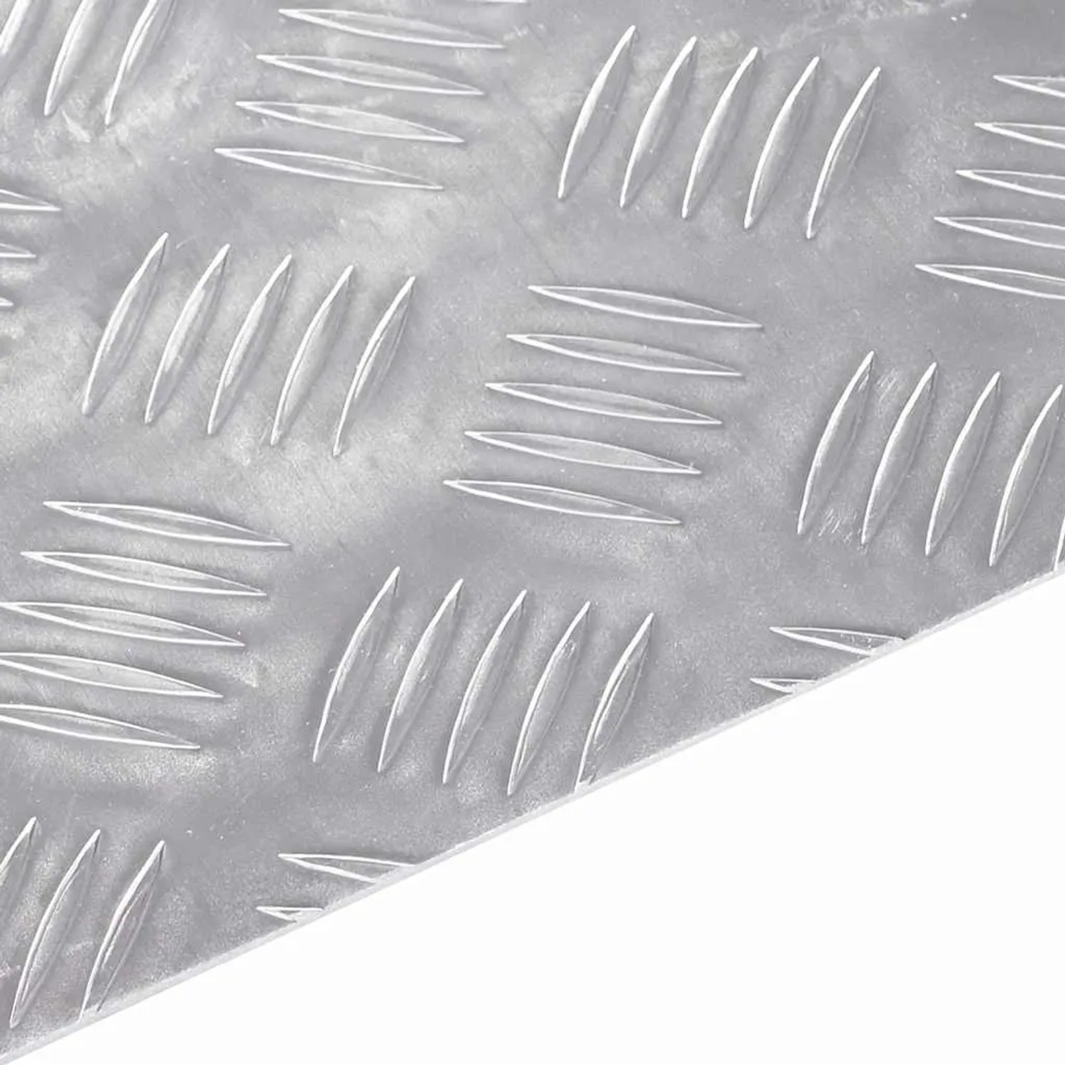 Silberne Aluminium Rautenscheibe mit Riffelblechmuster, 40x20 cm. Anti-Rutsch-Stufenmatte für sicheren Halt.