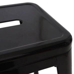 Schwarzer MCW Hocker A73 aus pulverbeschichtetem Metall. Glänzende Sitzfläche mit praktischer Trageöffnung, stapelbar.