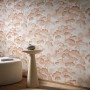 Erismann Vliestapete Elle Decoration 4 Golden Grove Terracotta mit Waldmotiv.
