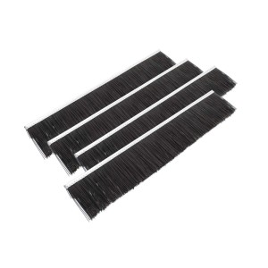 Vier schwarze Wiltec Ersatzbürsten (50 cm) mit weißem Sockel für Rasenkehrmaschine, Laubsammler.