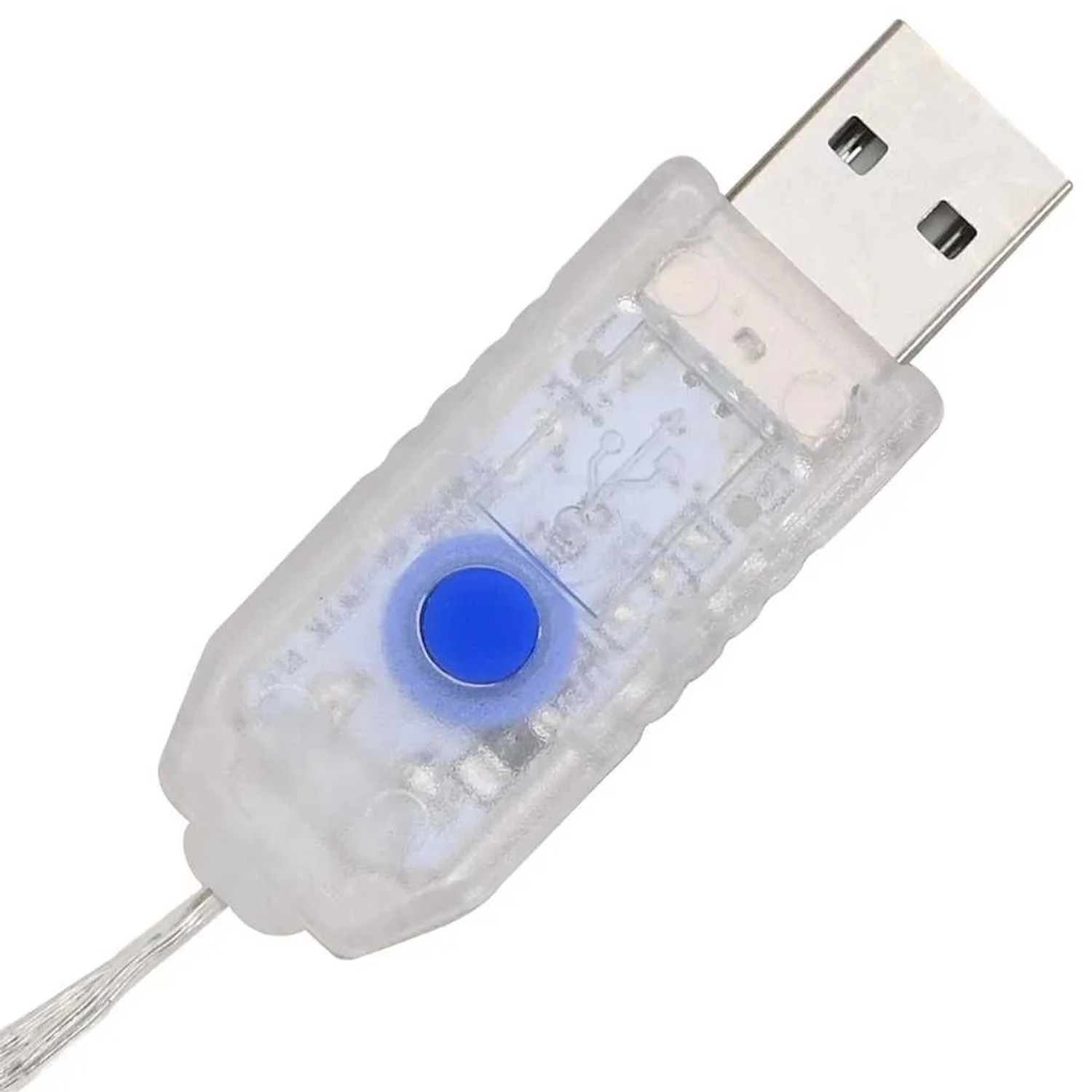 USB-Stecker mit transparentem Gehäuse und blauem Knopf. Steuert die warmweißen LED-Lichter des Acryl-Kranzes.