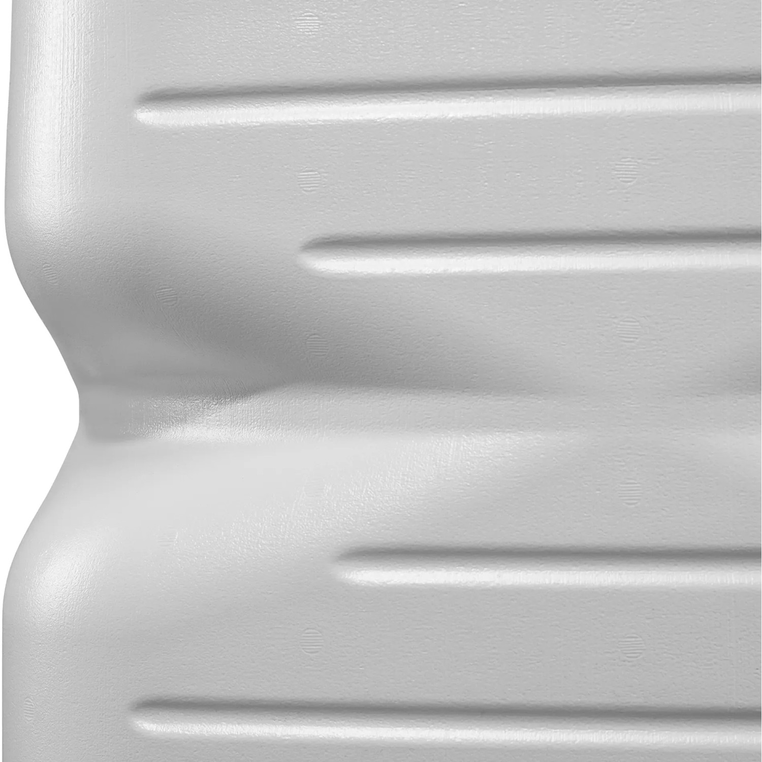 Detailaufnahme Garantia Gartentank Cubus 700 l in Betongrau, Regenspeicher mit horizontaler Struktur.