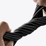 Anker USB-C Kabel, 180cm, aus Bio-Nylon, wird von Händen gehalten.