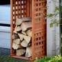 Dobar Kaminholzregal aus Kiefernholz, braun lasiert, mit Kaminholz gefüllt.