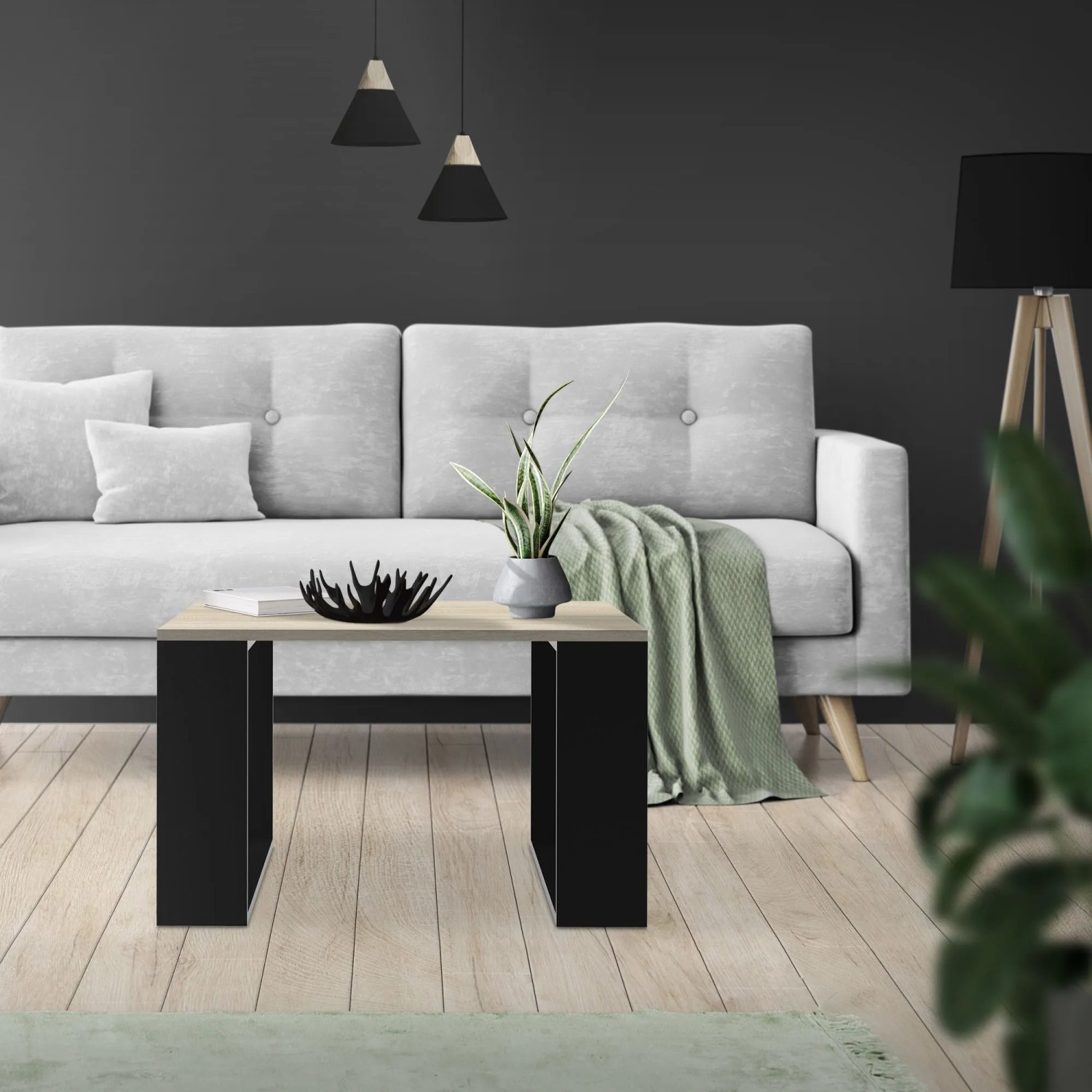 Quadratischer Couchtisch in Eicheoptik und Schwarz (65x65 cm) von ML-Design.