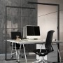Moderne, dimmbare Arcchio LED Bürostehleuchte Jolinda in Schwarz mit Bewegungsmelder.