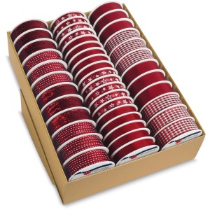 Sortiertes, weihnachtliches Geschenkband in Bordeaux: verschiedene Designs wie Sterne, Punkte und Karos.