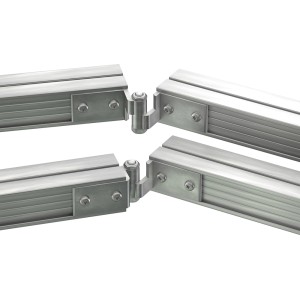 Terrassen Unterkonstruktion aus Aluminiumprofil, verbunden mit Beschlägen.