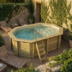 ALTANKA Holzpool Nemo 4,3x3 Höhe 1,31 m SANDFARBEN mit Liegefläche mit am Beton Verschraubten Stützen BAS7303OSPL3+PLA303