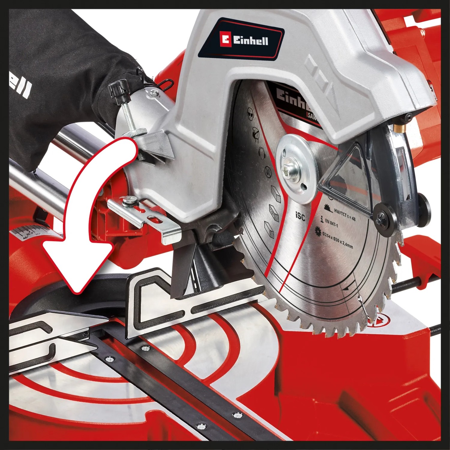 Einhell TC-SM 254 Zug-Kapp-Gehrungssäge mit Sägeblatt und rotem Gehäuse.