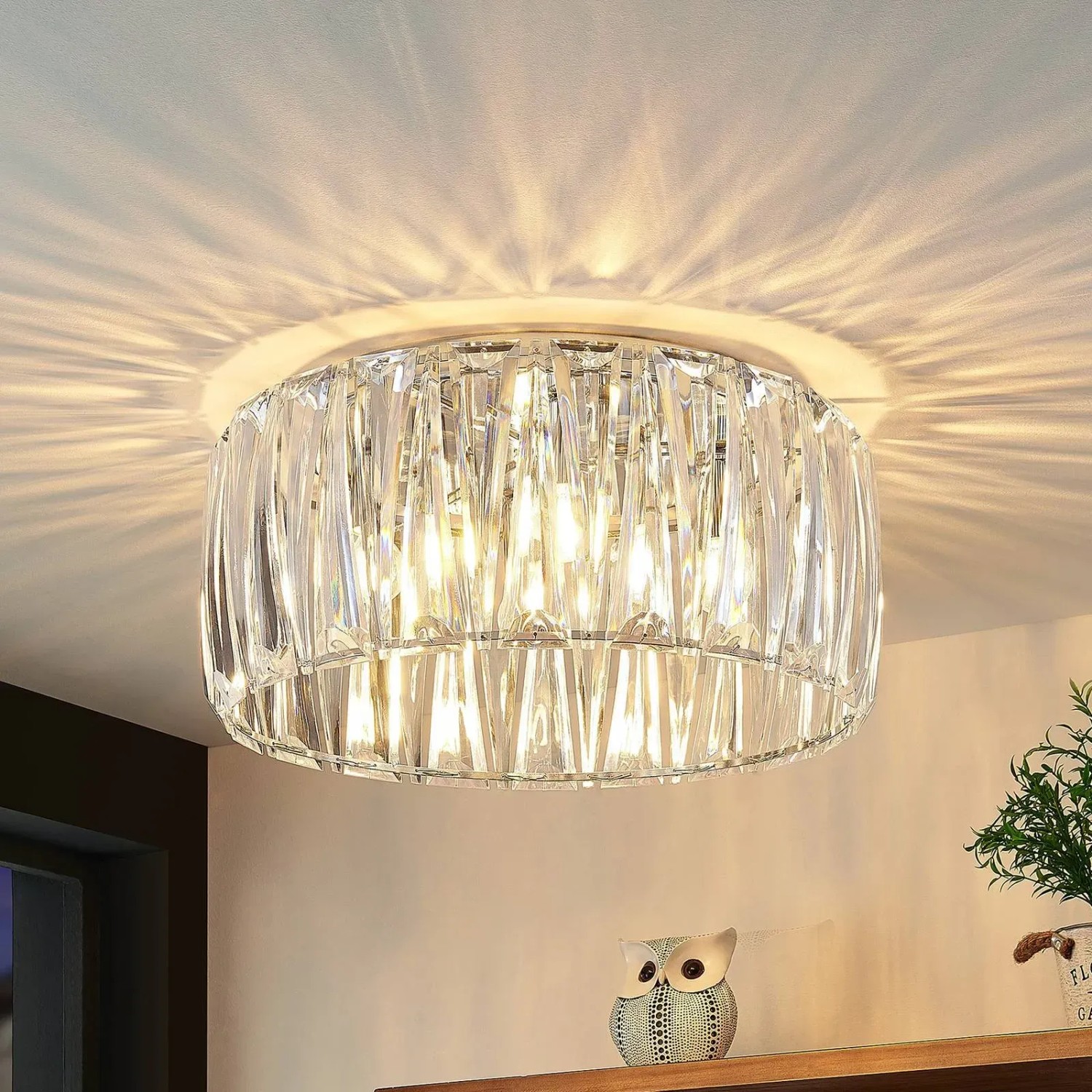 Transparente Lindby Deckenlampe Sofia, 4-flammig, für Wohnzimmer. Moderne Leuchte aus Kunststoff.