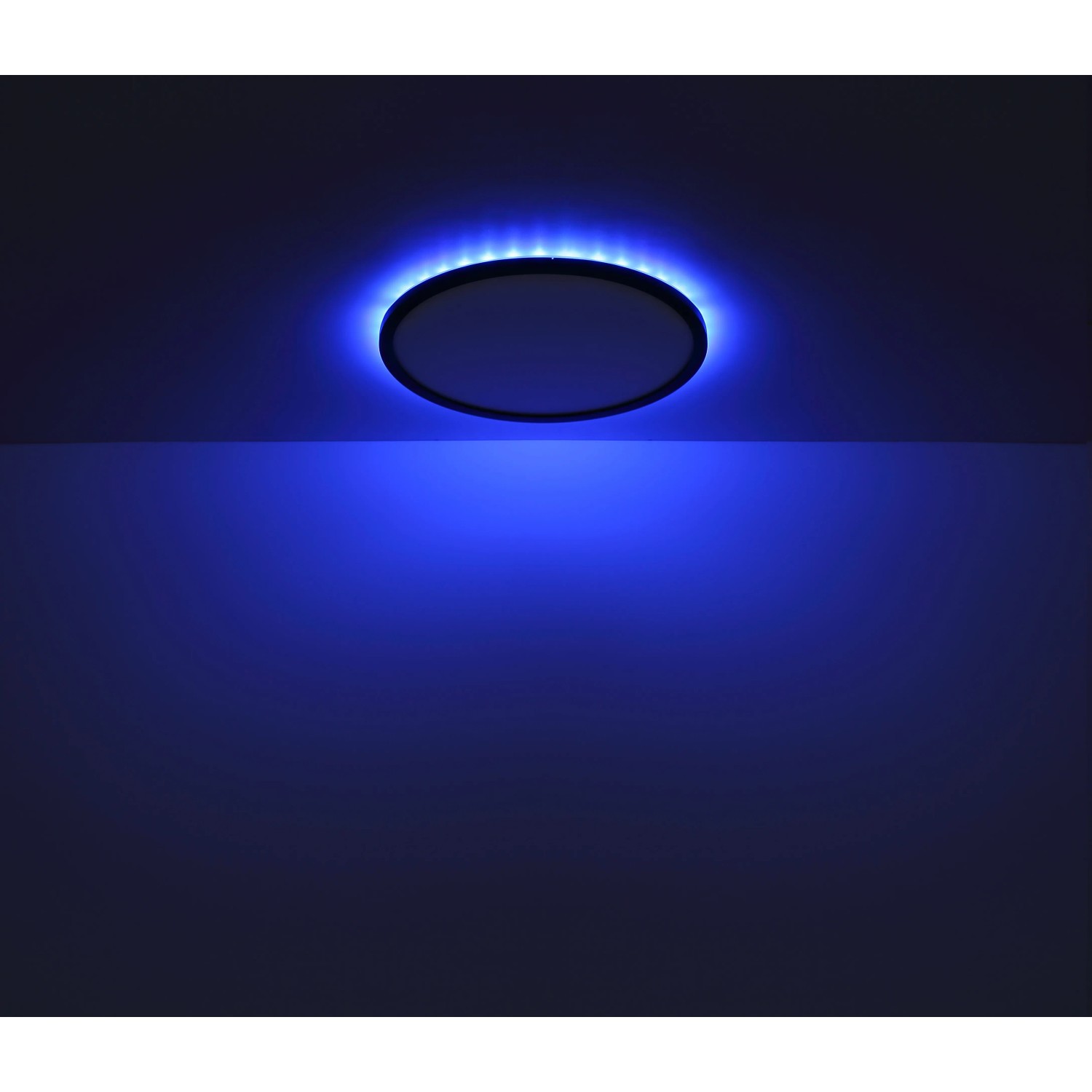 Schwarze LED-Deckenleuchte Sapana mit RGB-Backlight für stimmungsvolle Beleuchtung.